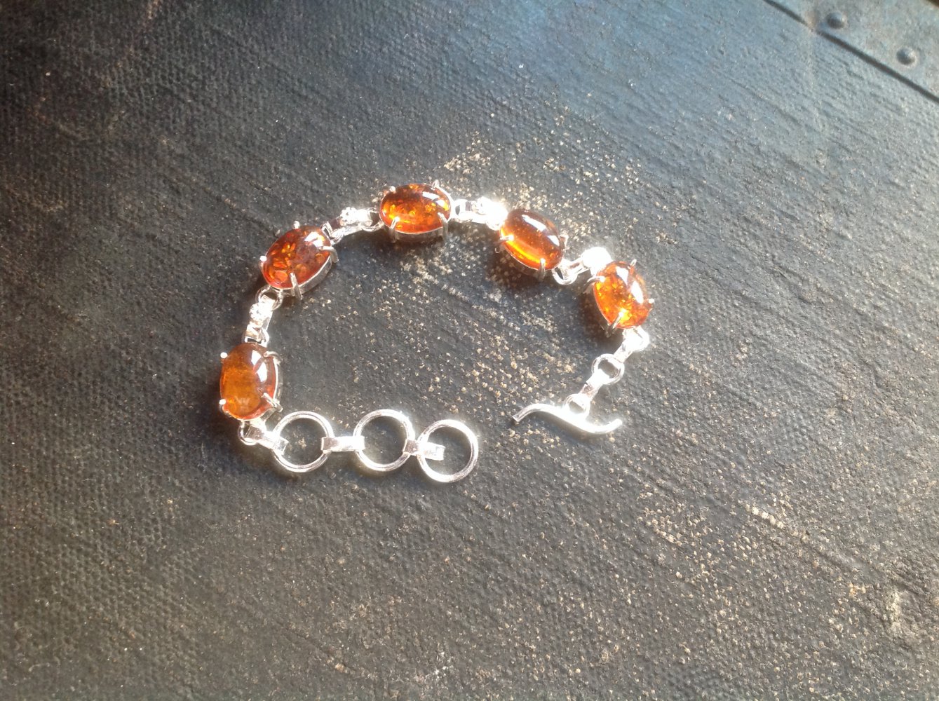 Armband mit Orangen Steinen