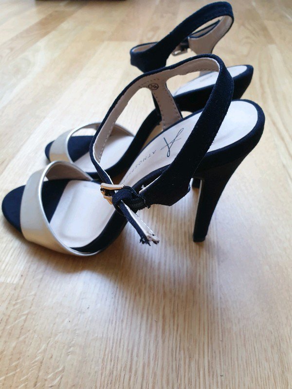   High Heels Pumps Stilettos schwarz mit Gold Details