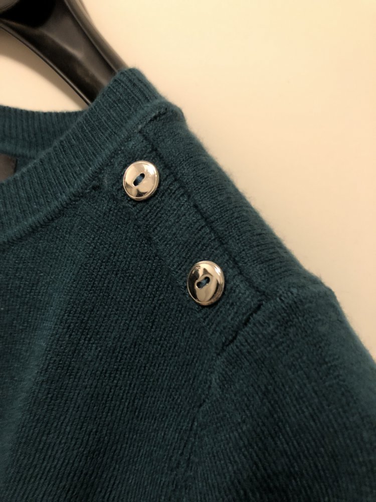Primark Pulli mit deko-Knöpfen 