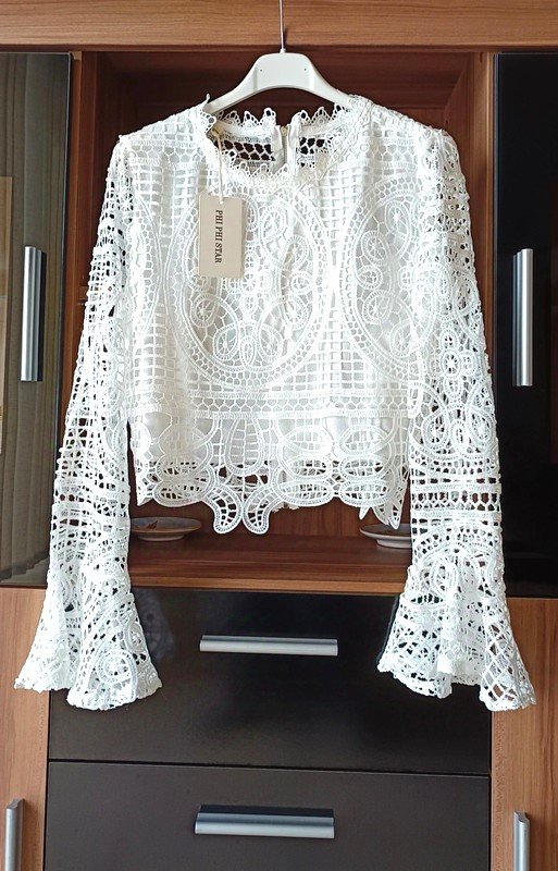 Insta Blogger Büro Business Häkelbluse Häkel Top Bluse Oberteil Peplum weiß Rüschen süß Trompetenärmel Glockenärmel gr. 36 S,38 M NEU mit Etikett
