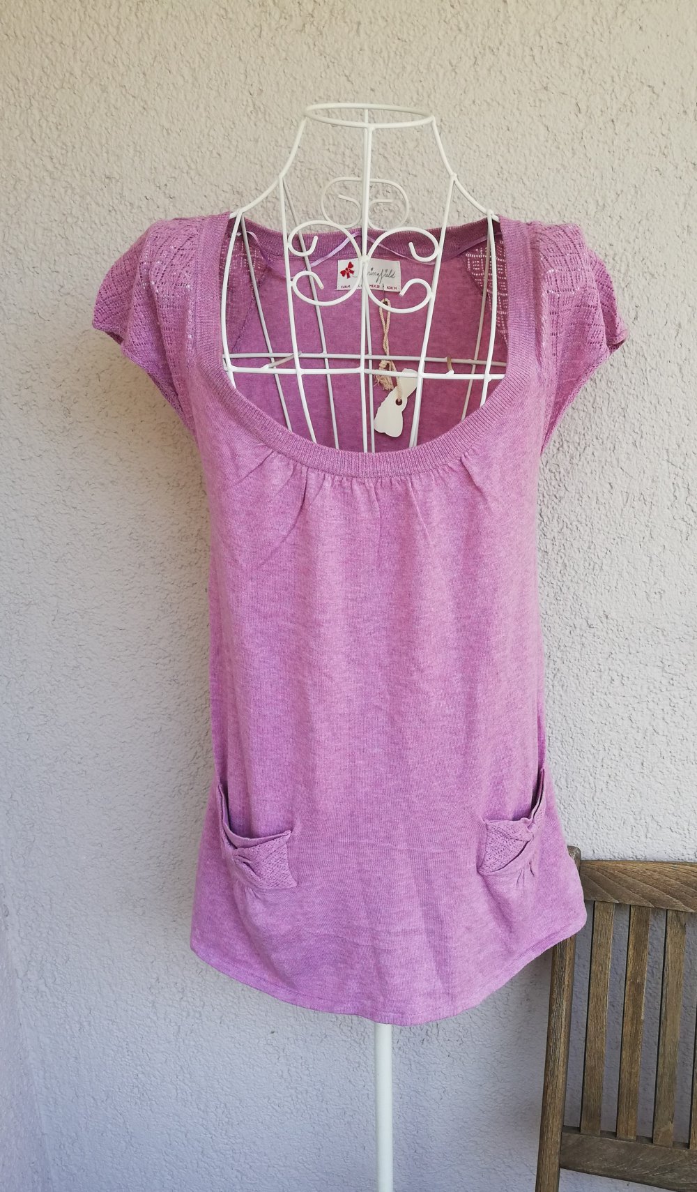 Neues schönes T-Shirt mit süßen Details von Springfield