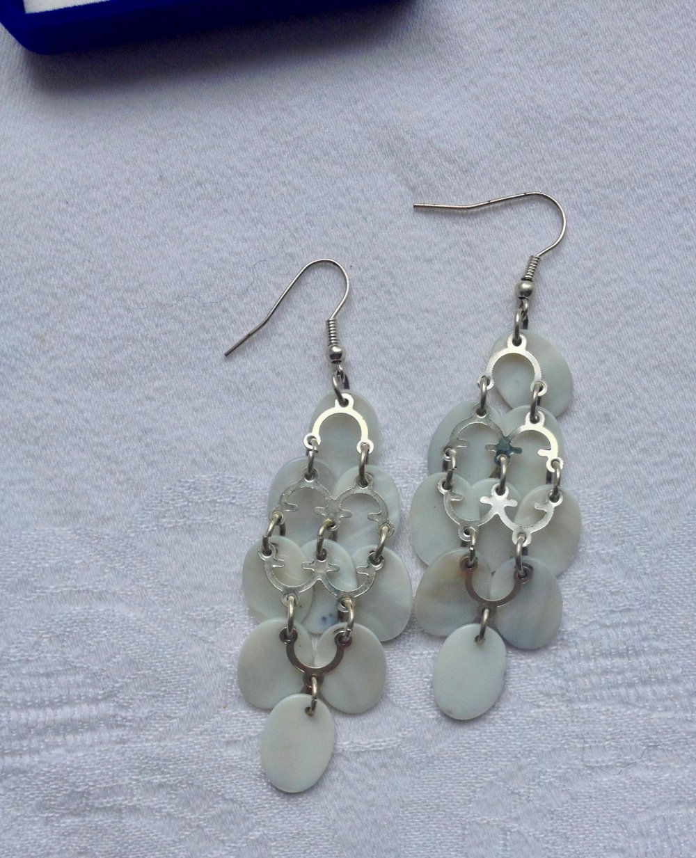 Große romantische Ohrringe mit Blümchenmuster zum Hängen von Six