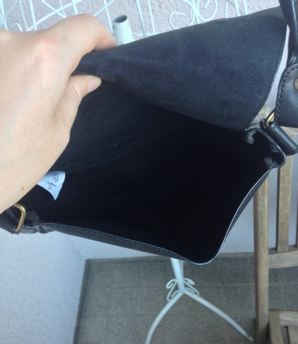 Super schöne Umhängetasche mit Nieten von Atmosphere