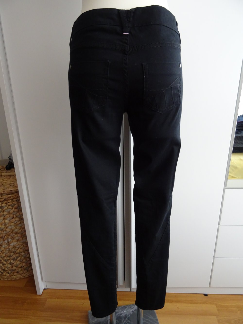 schwarze Jeans