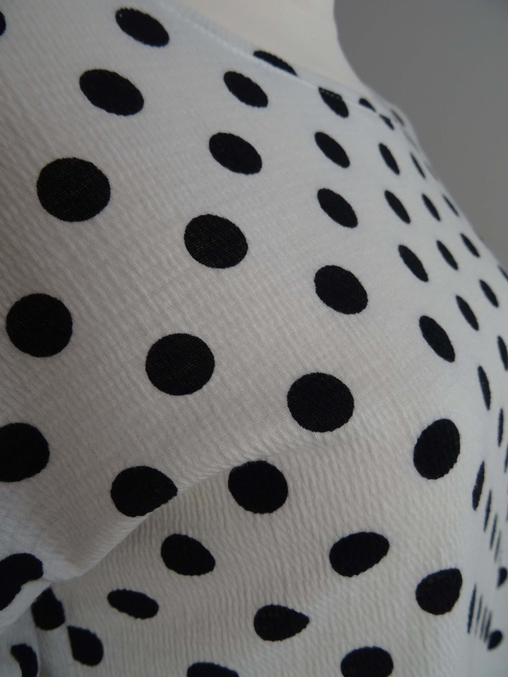 Shirt mit Punkten