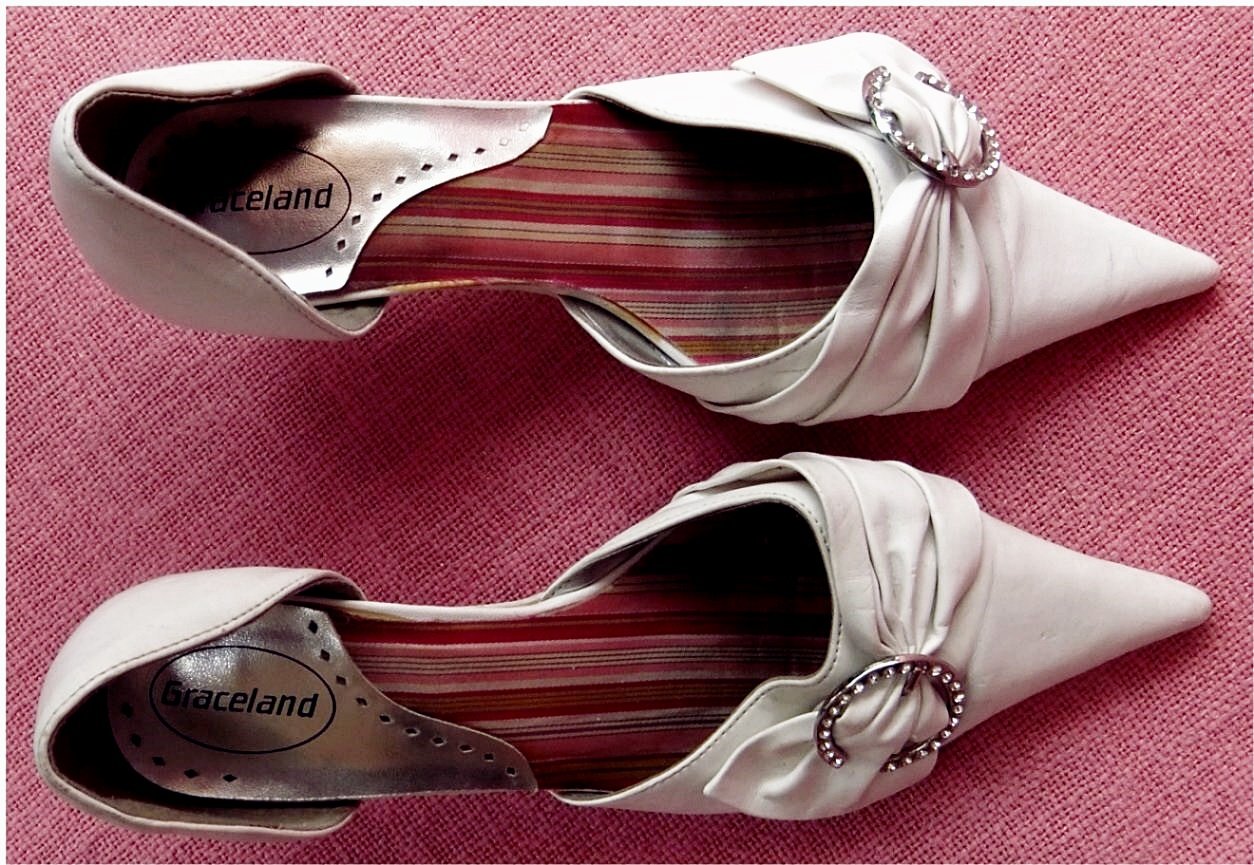 spitzlaufende Graceland Pumps weiß mit Dekoring - Größe 39 - Absatz ca. 5,5 cm