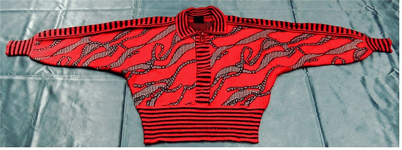 Kragen-Pullover von C&A Sixth Sense - Mit Flügelarmen - rot mit Glizterapplikationen - Größe 44 /46