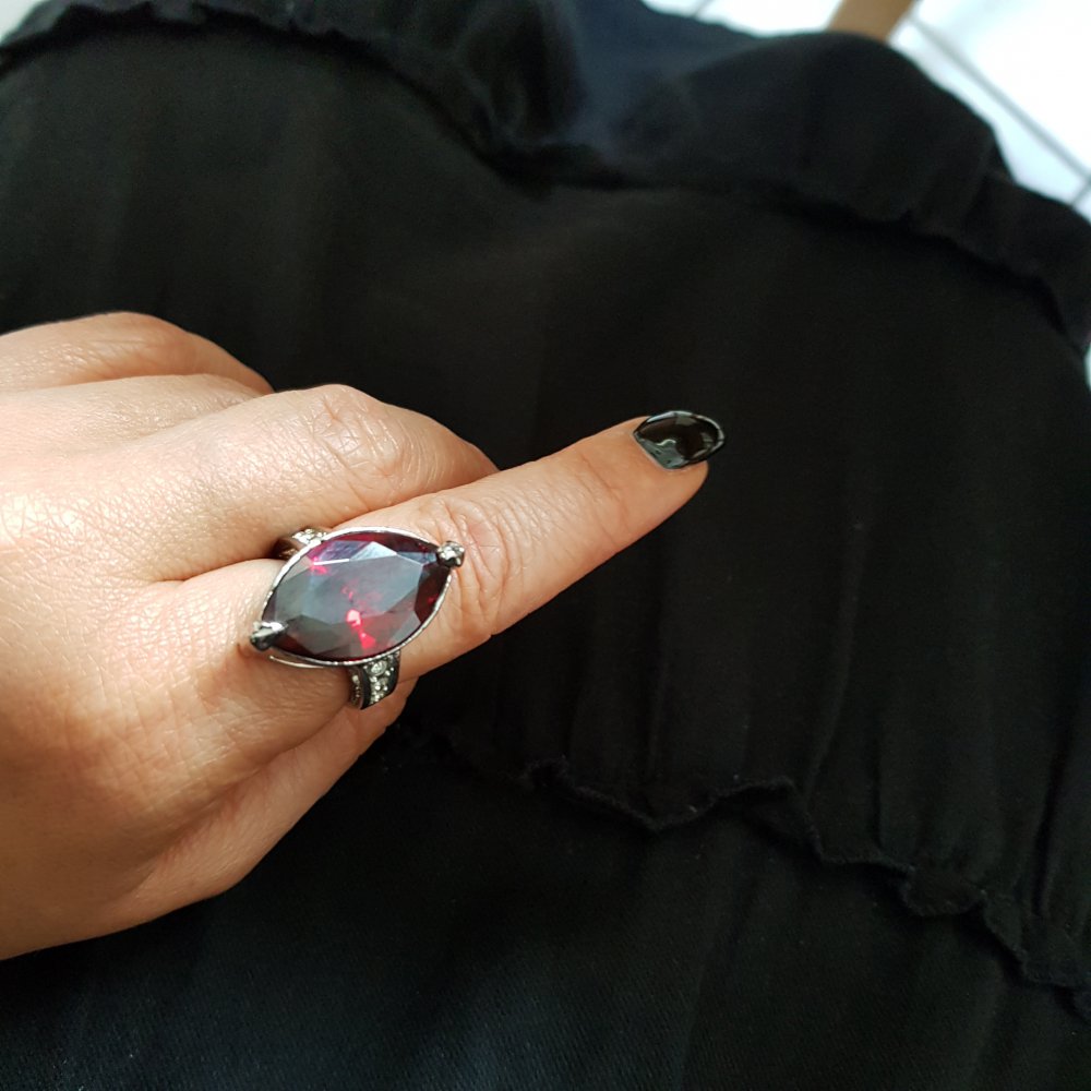 auffälliger Ring, wie neu, nur einmal kurz getragen
