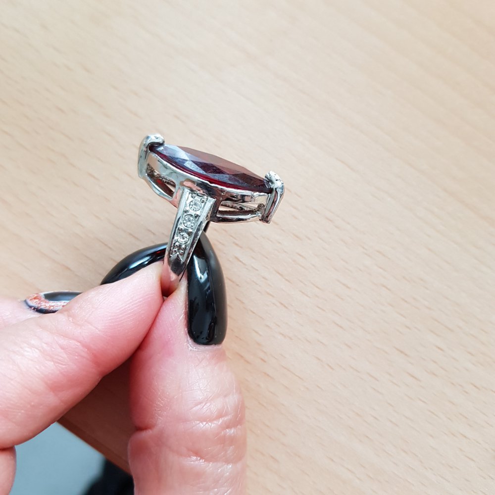 auffälliger Ring, wie neu, nur einmal kurz getragen