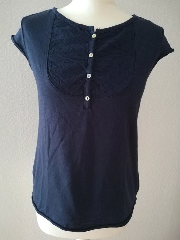 Neuwertiges Esprit Tshirt Gr. 36 S marineblau dunkelblau