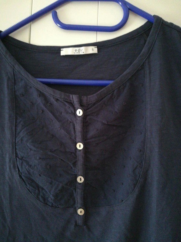 Neuwertiges Esprit Tshirt Gr. 36 S marineblau dunkelblau