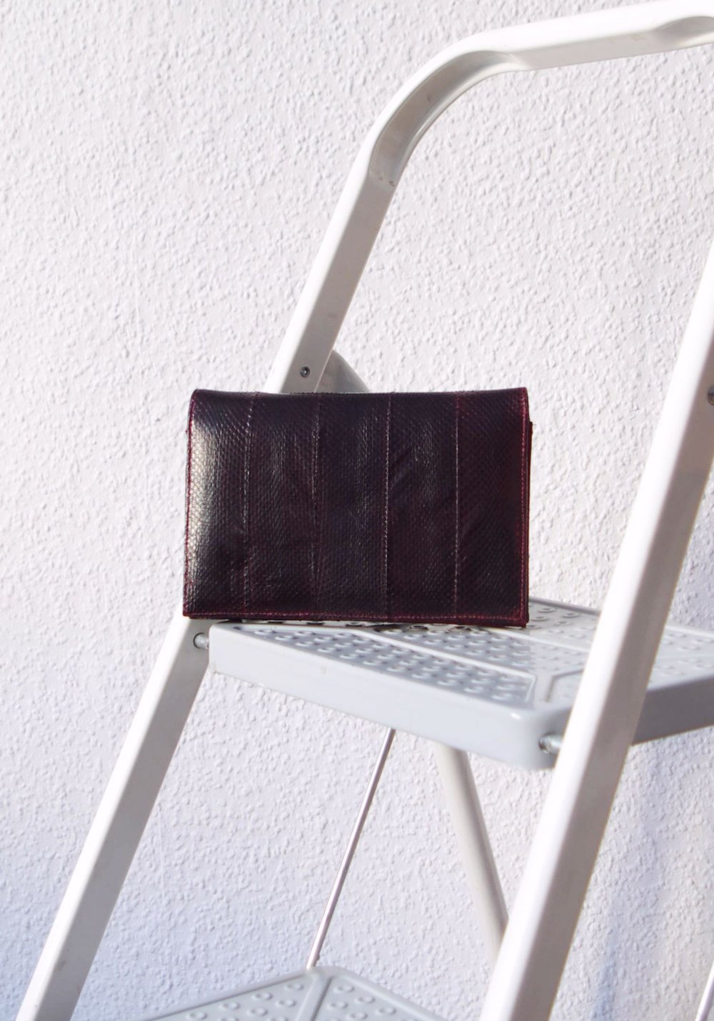 Dunkelrote Vintage Clutch Handtasche 80er Kunstleder Magnetverschluss Snakeskin Optik