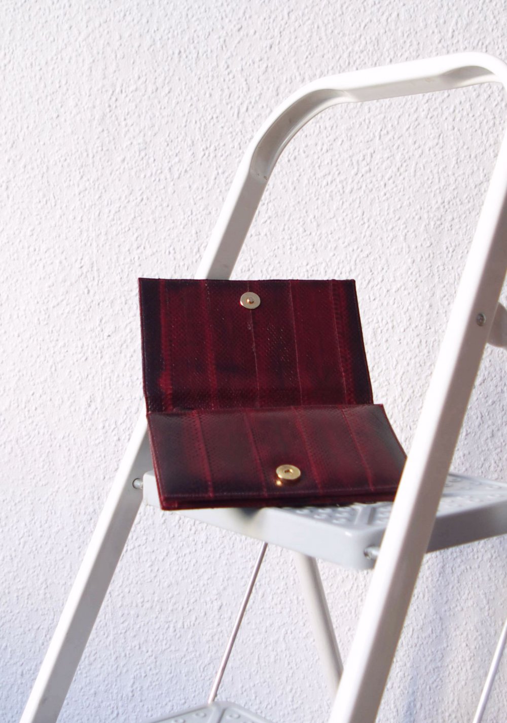 Dunkelrote Vintage Clutch Handtasche 80er Kunstleder Magnetverschluss Snakeskin Optik