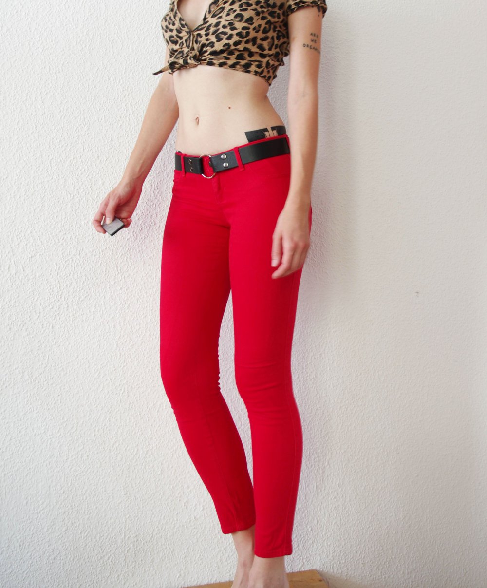 Auffallende knallrote Hollister Skinny Jeans Gr. 26 S 36 38 Röhrenjeans stretchig