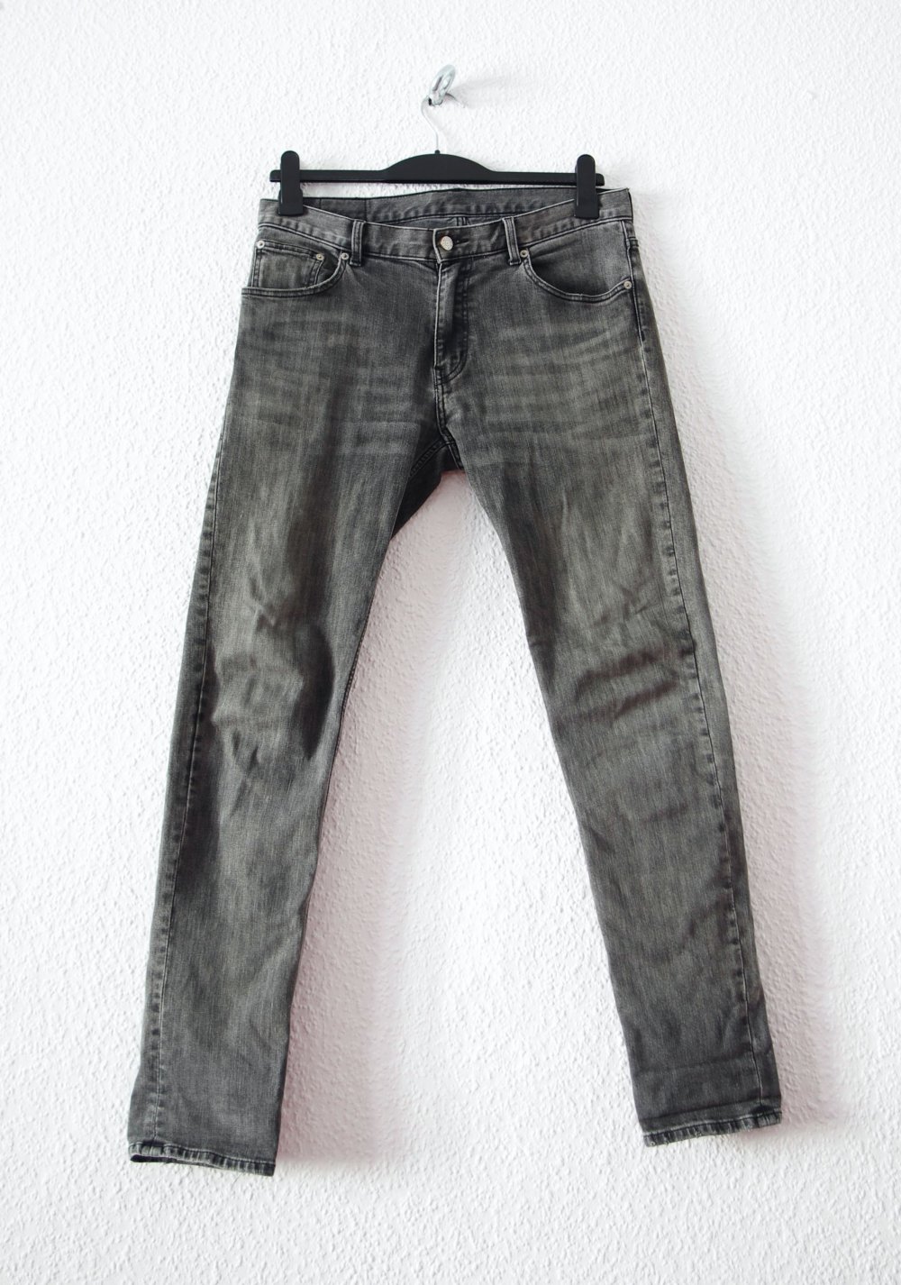 Graue Weekday Skinnyjeans Gr. 40 L32 W30 Techno Röhrenhose used Look