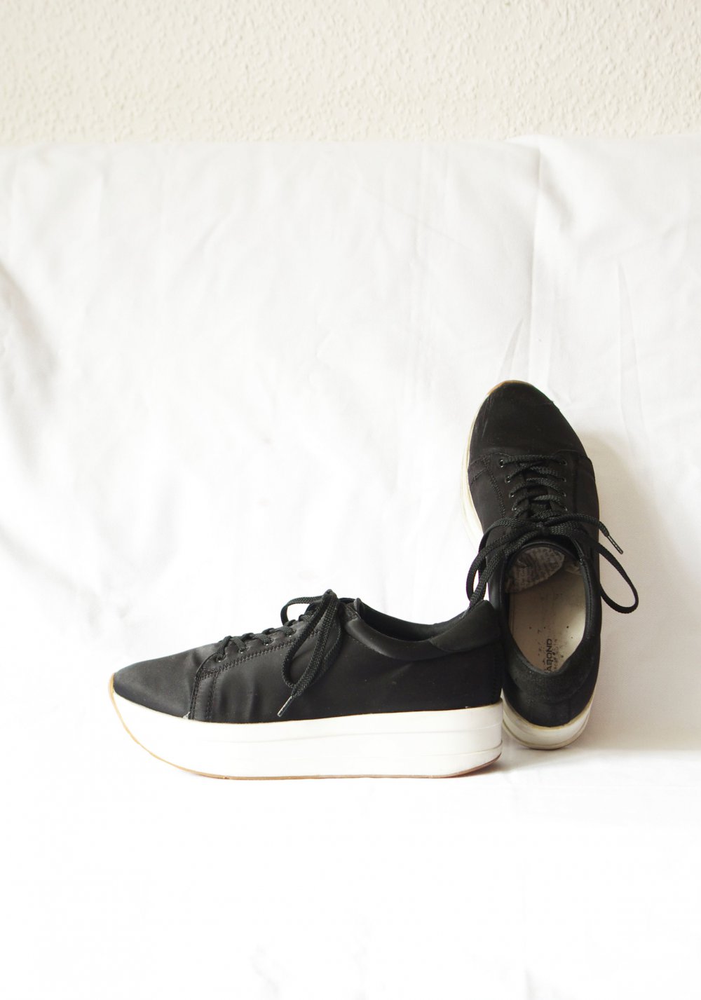 Coole Vagabond Casey Plateau Sneakers Gr. 41 Satin shiny schwarz weiß Festival Schnürstiefel Dollskill