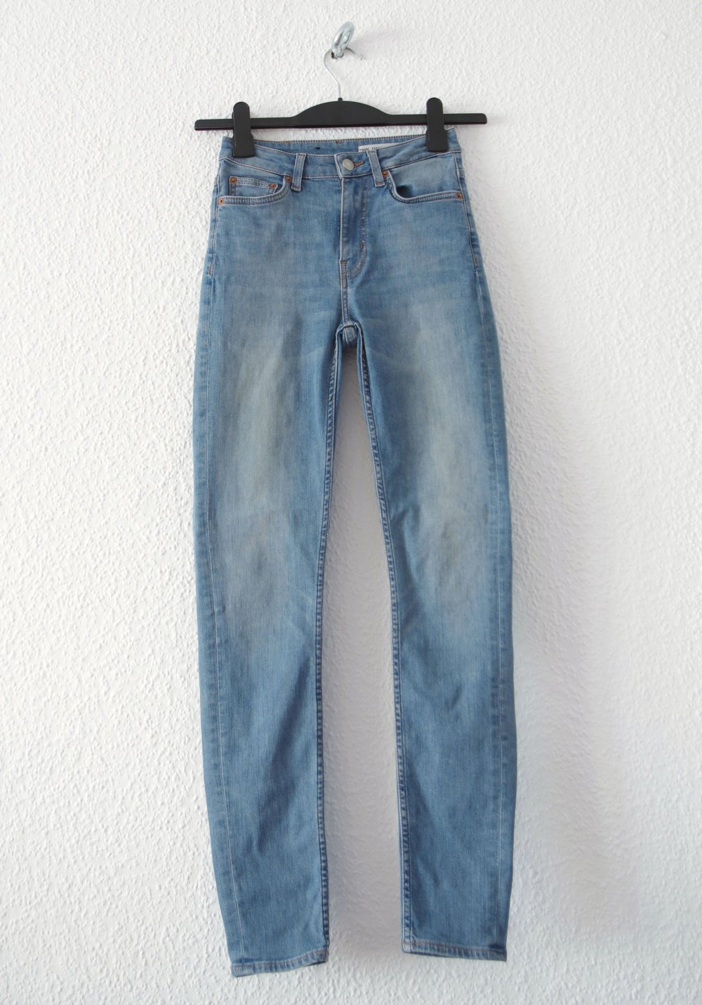 Highwaist Weekday Röhrenjeans Gr. 25/30 XS 34 shaping hellblau Technoelfe