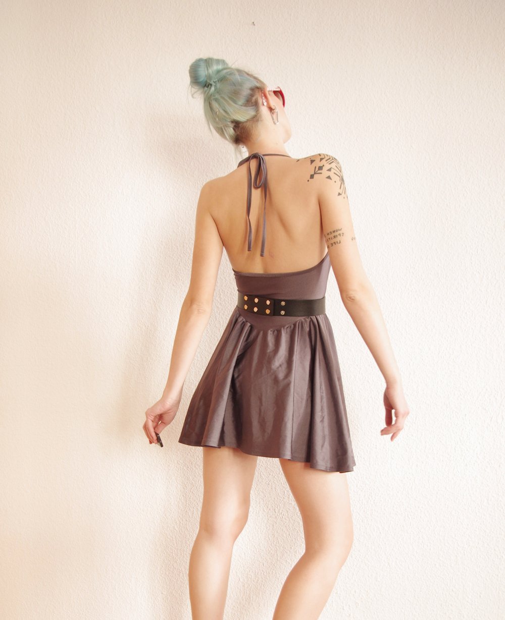 Silbergraues American Apparel Nylon Tricot Kleid Gr. M Neckholder