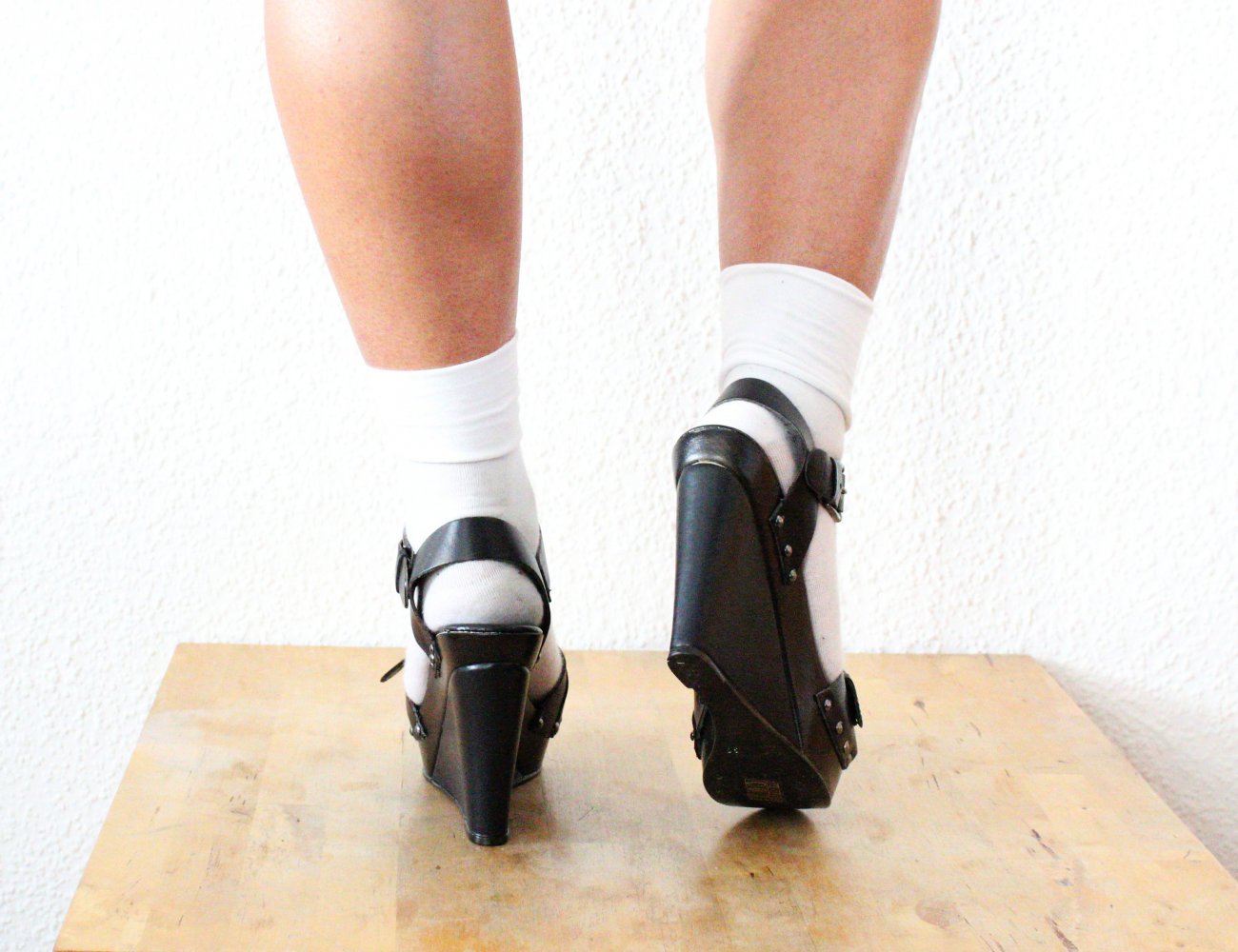 Zign Wedge Sandalen Gr. 39 schwarz strappy Echtleder Nieten BNWB