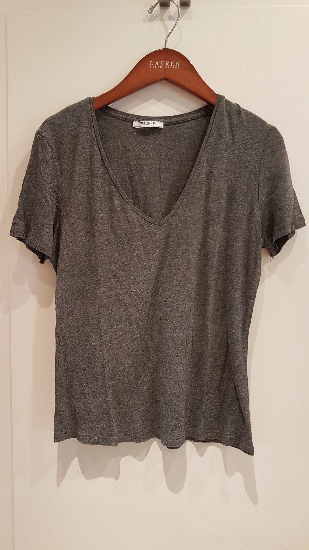 Zara T-Shirt, V-Ausschnitt, grau, Gr. M