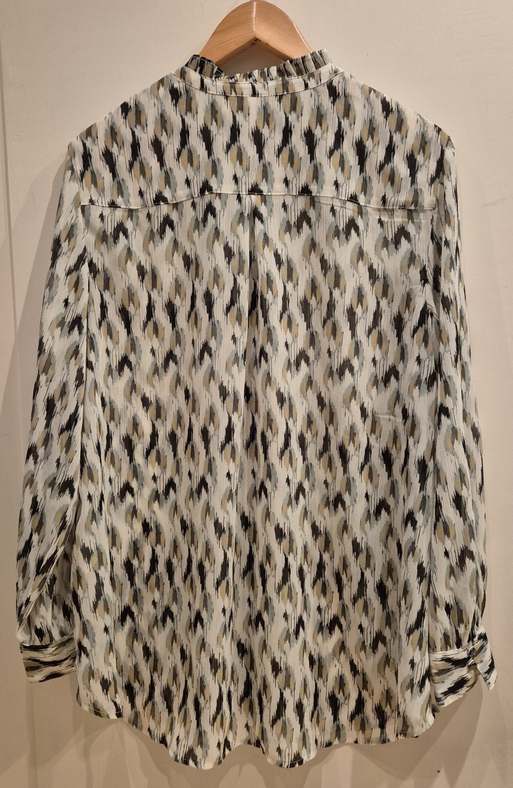 s. oliver black label  Bluse langarm weiß grün Gr 42 chiffon?