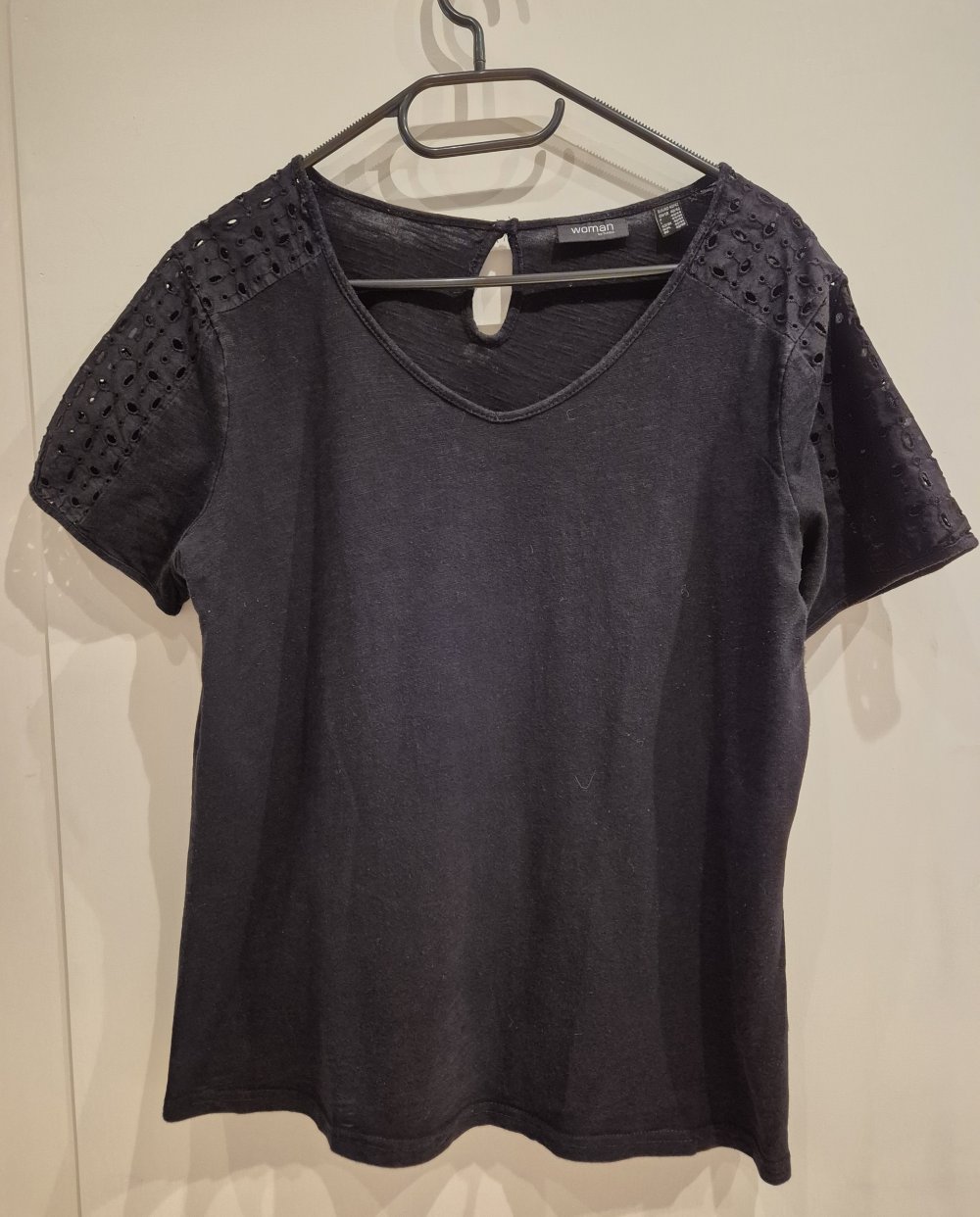 Tchibo T-Shirt schwarz Lochmuster Gr 40/42