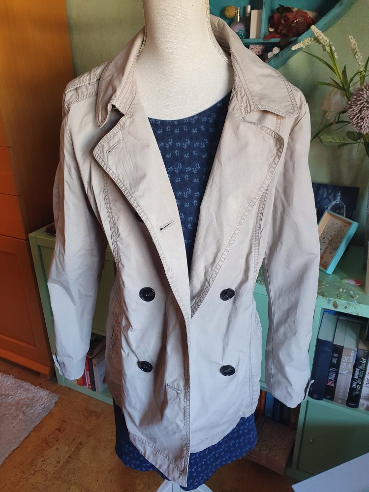 Hübscher Trenchcoat/ leichte Jacke von S.Oliver Gr. 42