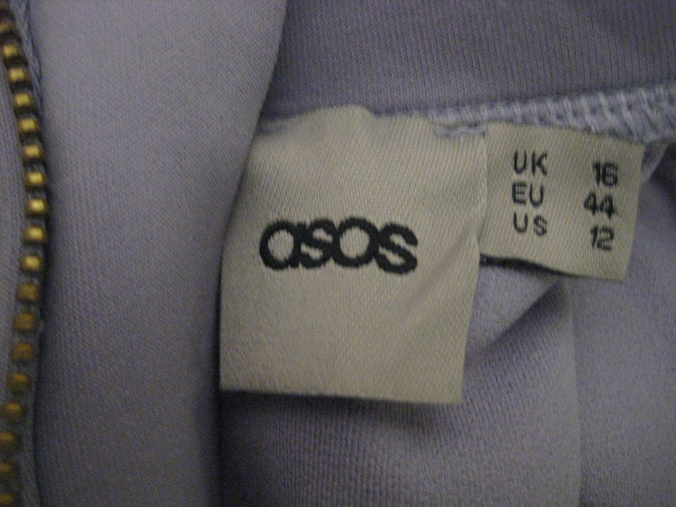 Schickes fliederfarbenes Kleid für Anlässe! abschluss, abiball, zeugnisvergabe, hochzeit, anlass, brautjungfer, flieder, lila, helllila, gold, schick, edel, besonders, rundkragen, curvy, plussize