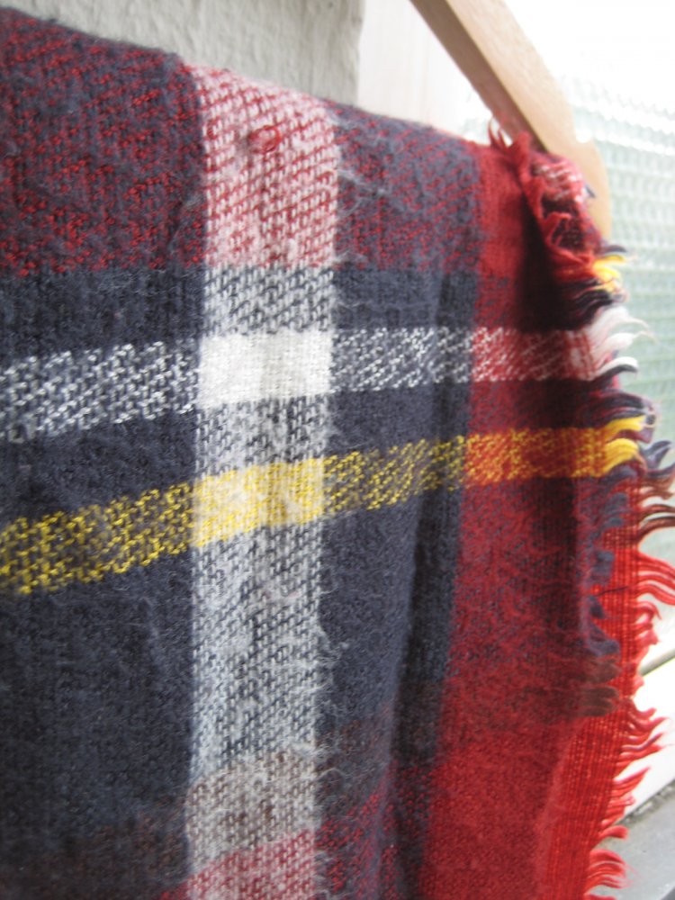 Kuscheliger Riesenschal von Zara mit Karomuster, kuschelig, warm, groß, ponchoschal, deckenschal, zara, karos, kariert, tartan, schottisch, schottenmuster