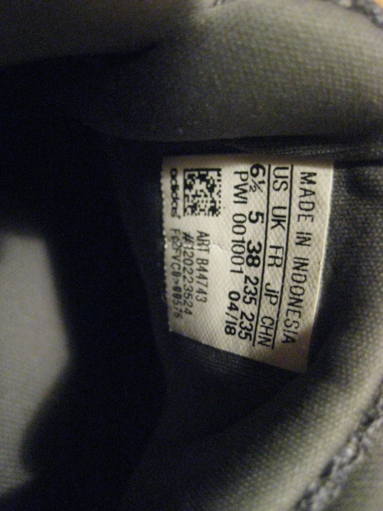 Graue Turnschuhe von adidas! sneaker, turnschuhe, sportschuhe, schnäppchen, bequem, laufschuhe, turnhalle