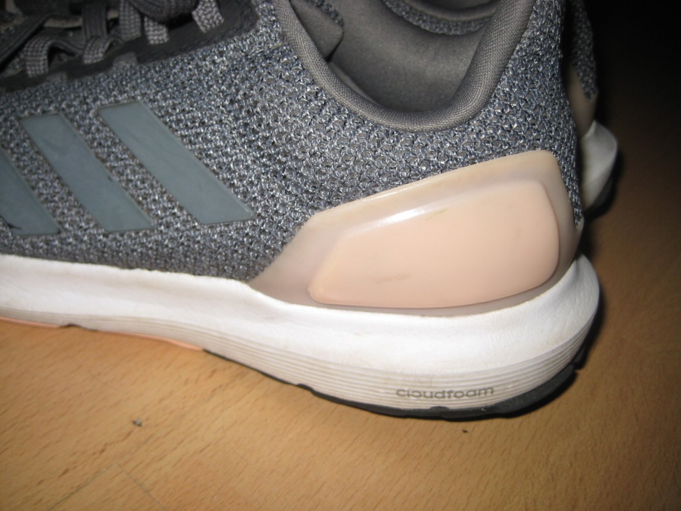 Graue Turnschuhe von adidas! sneaker, turnschuhe, sportschuhe, schnäppchen, bequem, laufschuhe, turnhalle