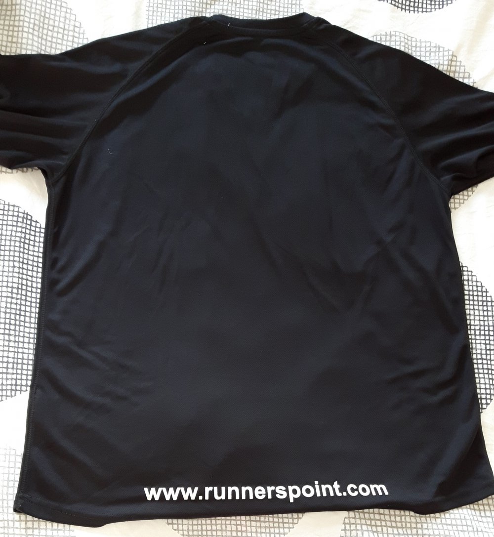 Schwarzes Shirt in XL von Runnerspoint