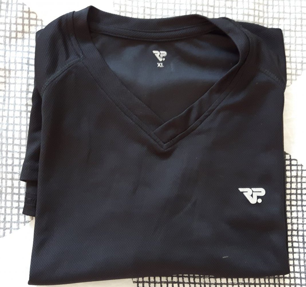 Schwarzes Shirt in XL von Runnerspoint