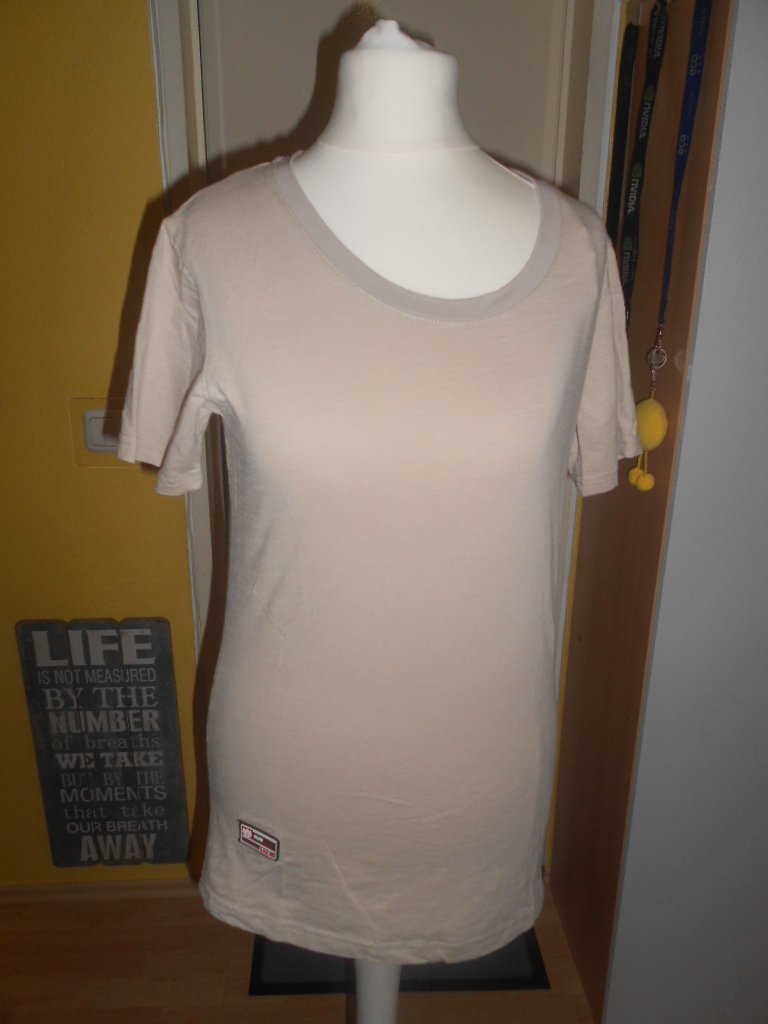 Miss Family - beiges T-Shirt mit opulentem Rückenmotiv Gr. S