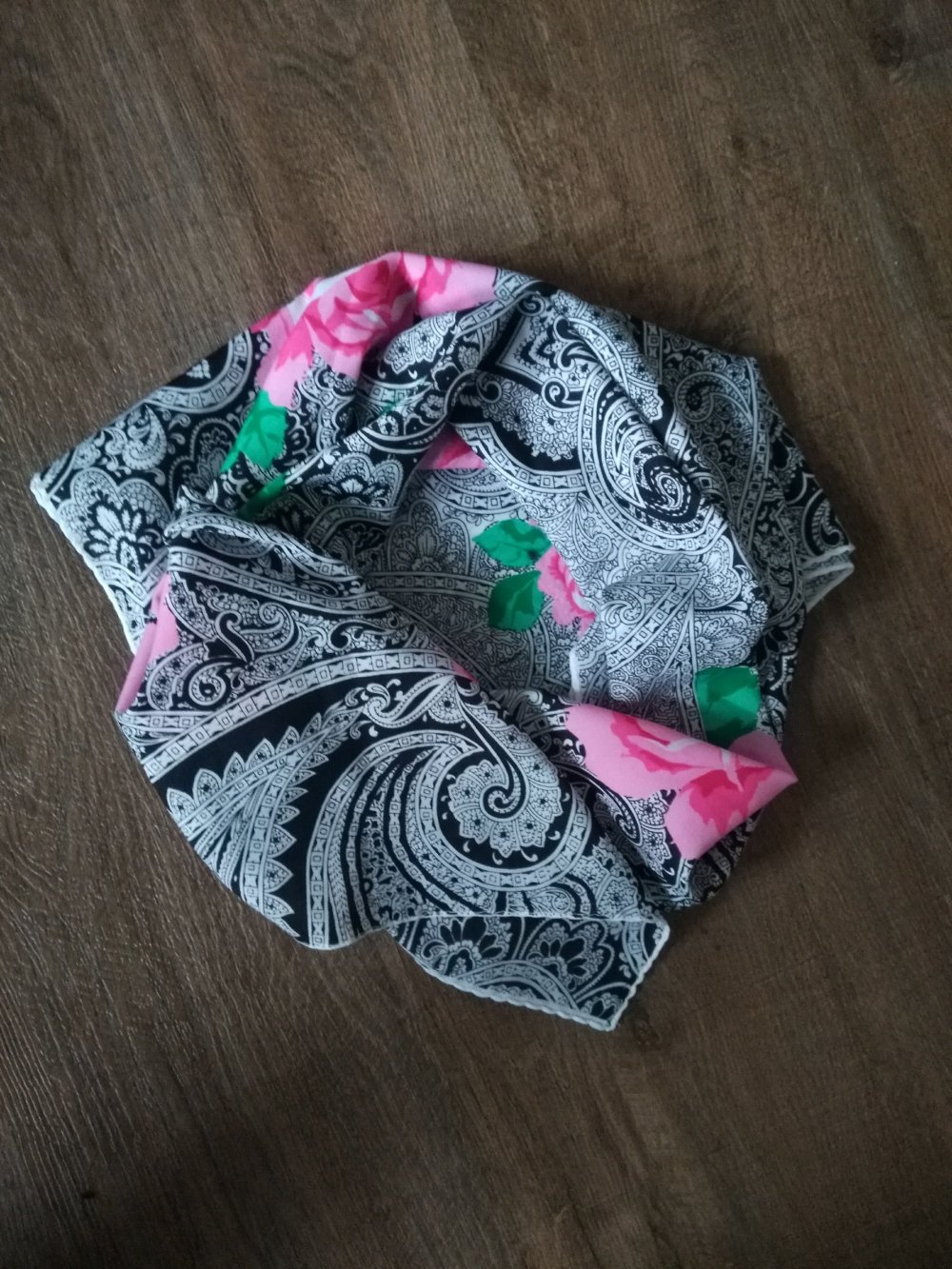 Tuch schwarz weiß rosa grün Rosen ca. 75 x 77 cm