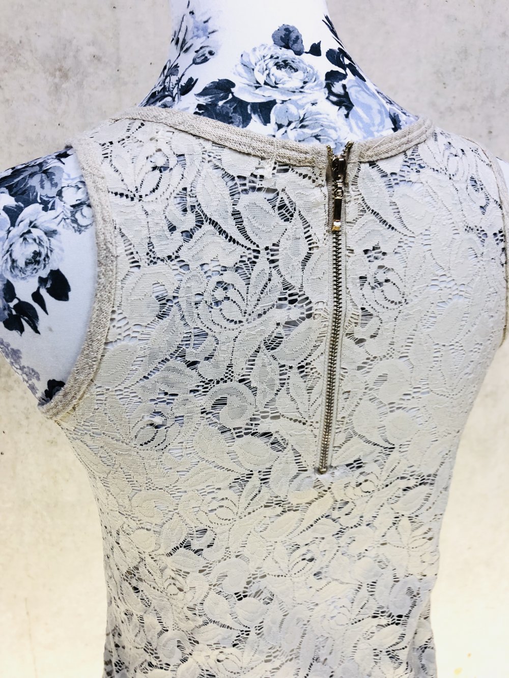 L‘olive verte Edles Top mit Steinchen und spitze Strass S 38