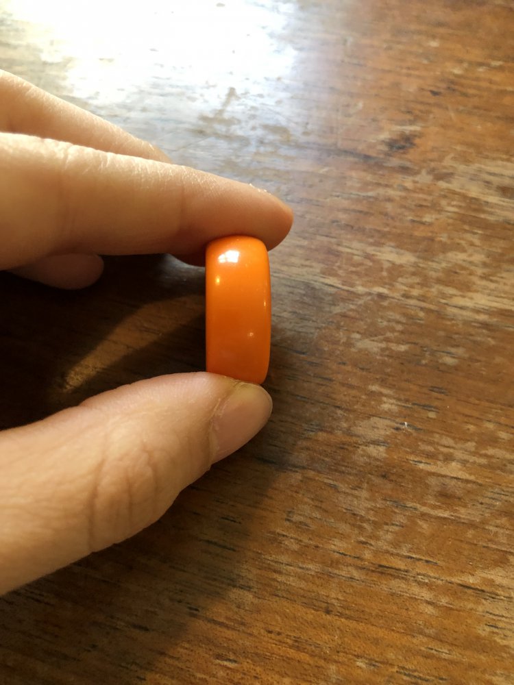 Breiter orangener Ring