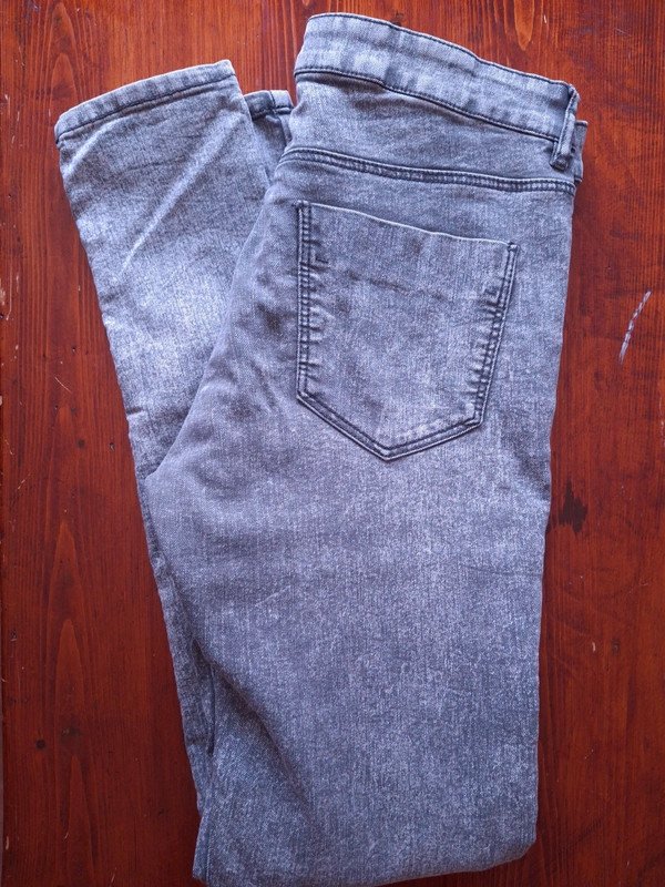 Graue H&M Divided Skinny-Jeans | Gr. 38 | Acid Wash
