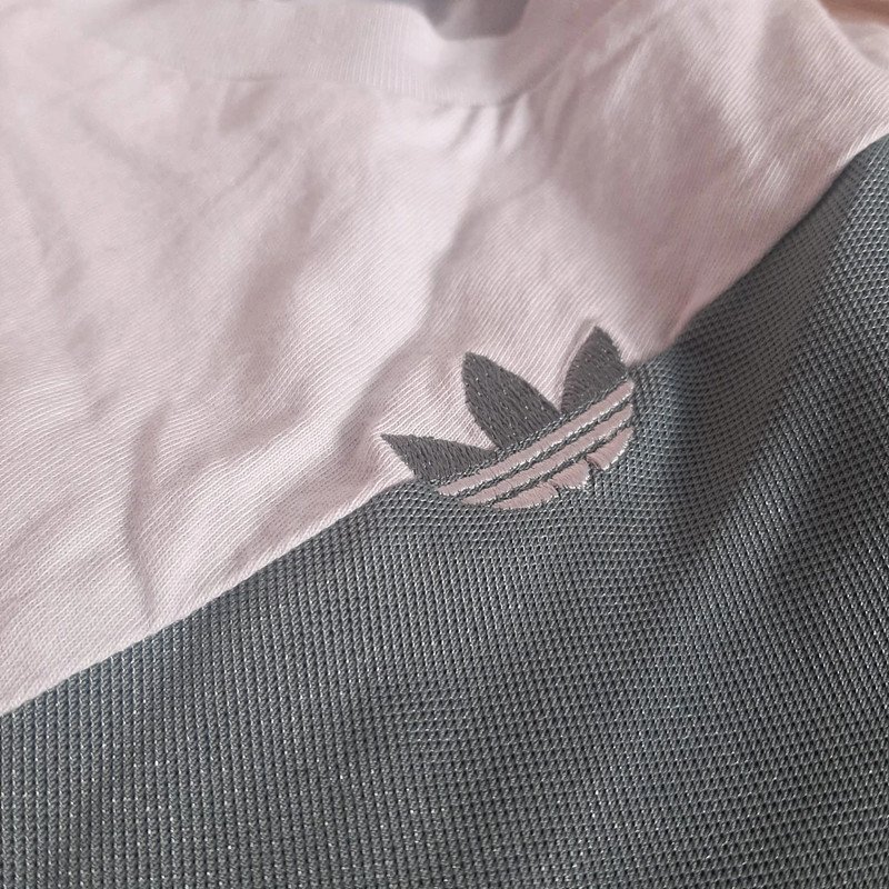 Grünes Adidas T-Shirt