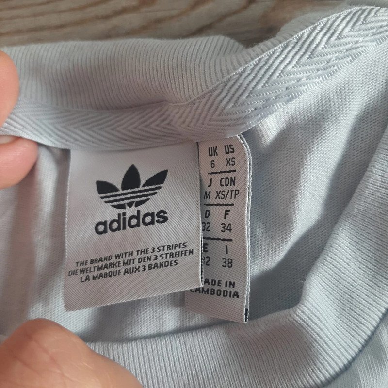Grünes Adidas T-Shirt
