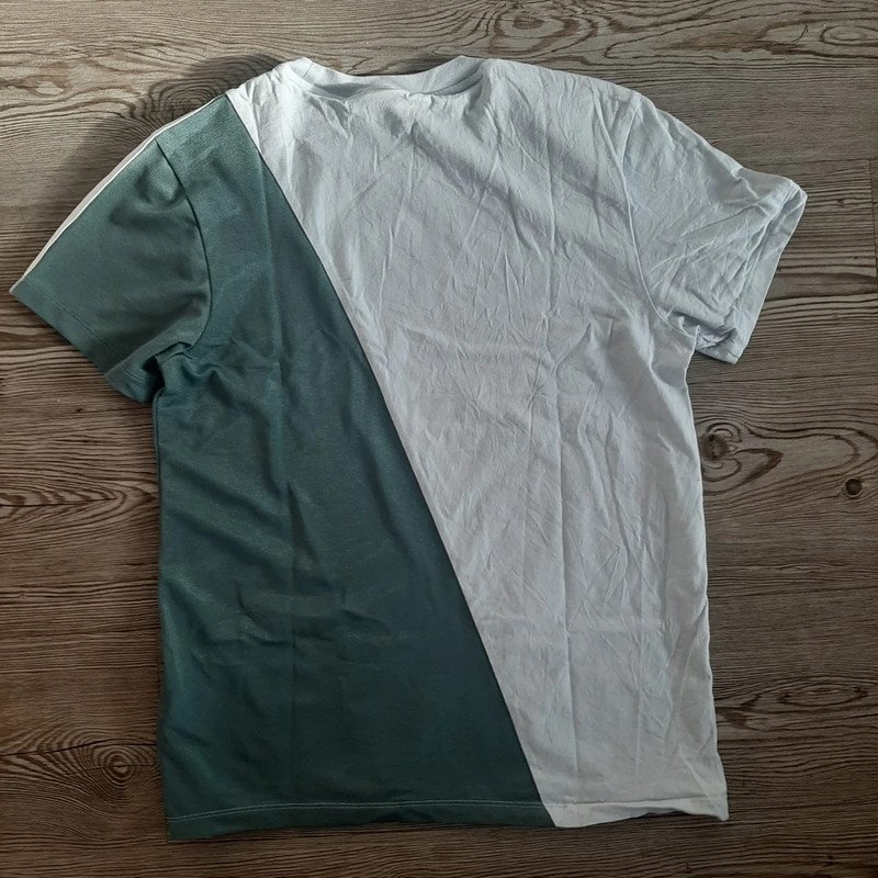 Grünes Adidas T-Shirt