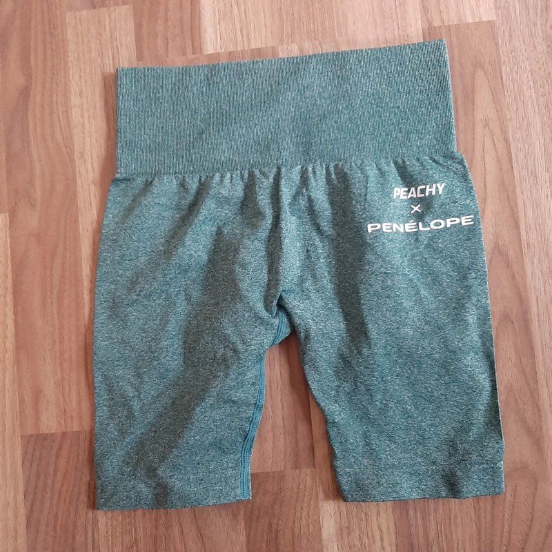 Grüne Sporthose (kurz)