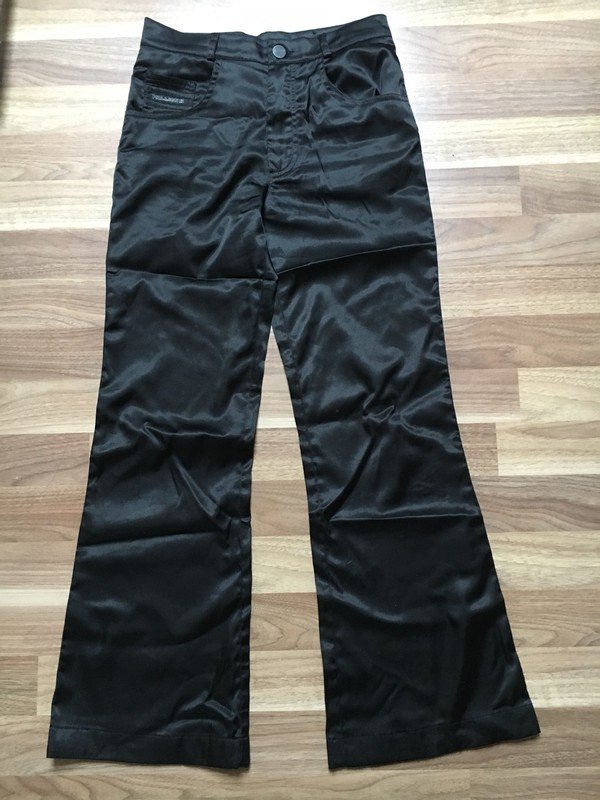 Schwarze glänzende Hose