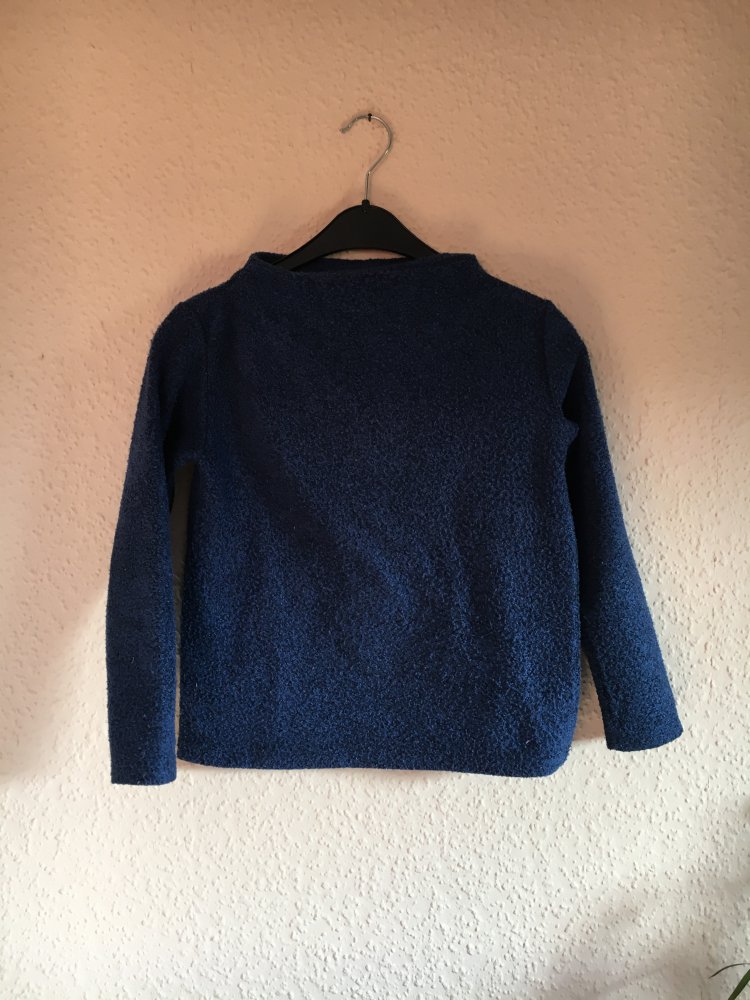 Blauer Pullover (152)