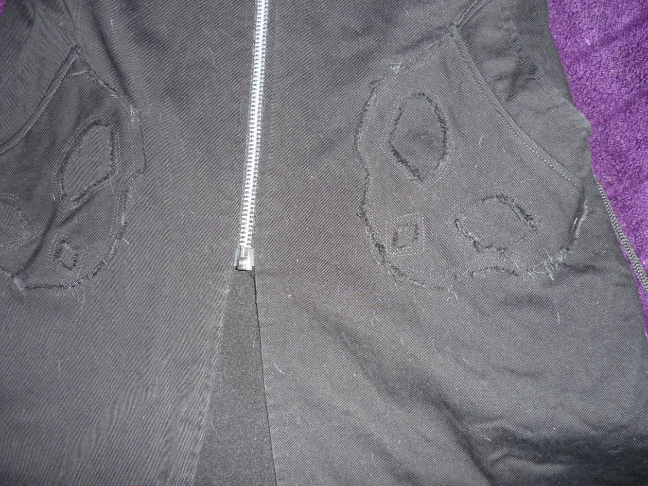 Warmer Mantel von Vixxsin Gr. L  mit Totenköpfen Reissverschlüssen & Korsettschnürungen Gothic  Punk