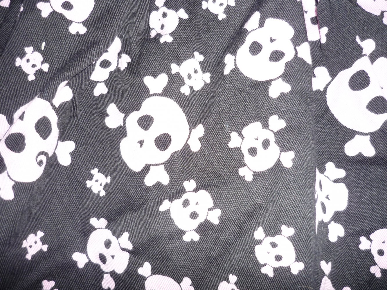 kurzer H&M Rock mit rosa Skulls Gothic Punk Rockabilly 38