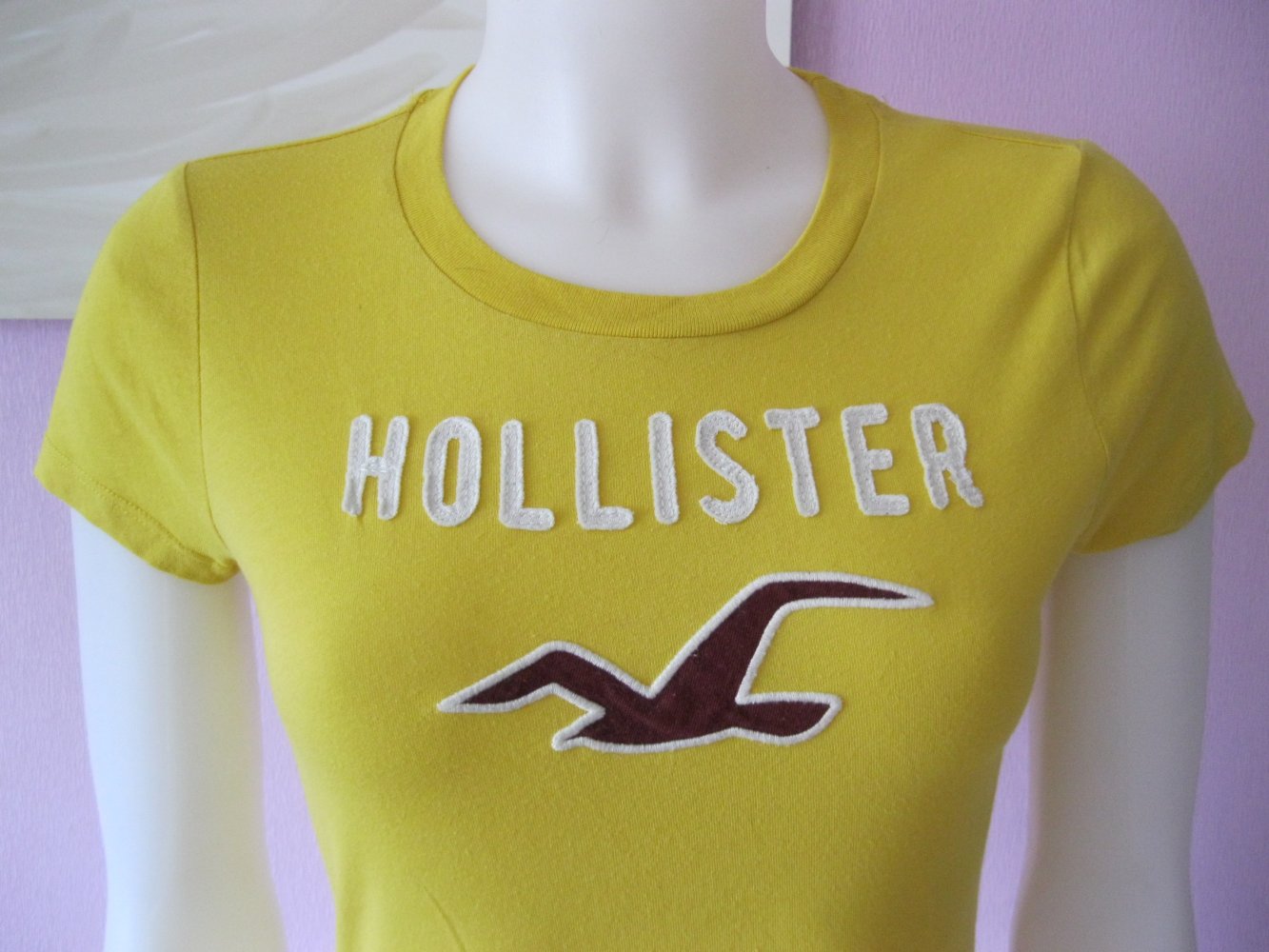 T-Shirt  # Hollister # Logo # Stickerei # Aufnäher # Gelb # M