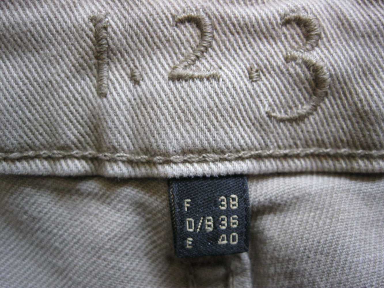 Karottenjeans # 1 2 3 Paris # Khaki # 38