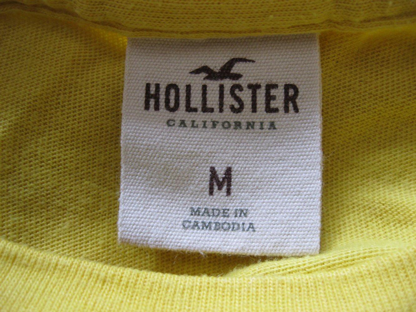 T-Shirt  # Hollister # Logo # Stickerei # Aufnäher # Gelb # M