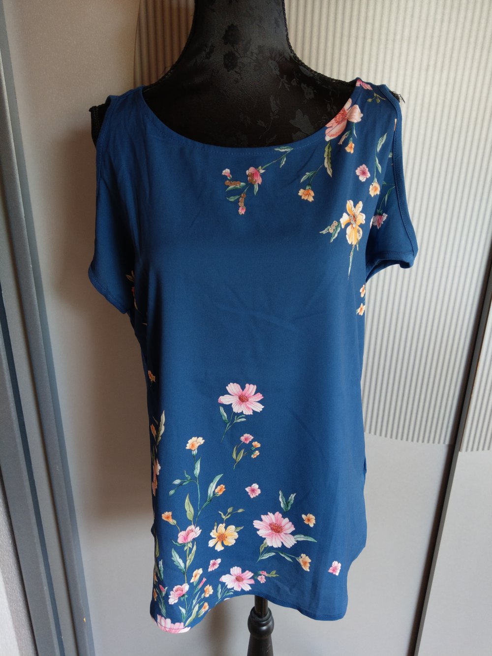 T-Shirt blau Blumen Pailletten Orsay 